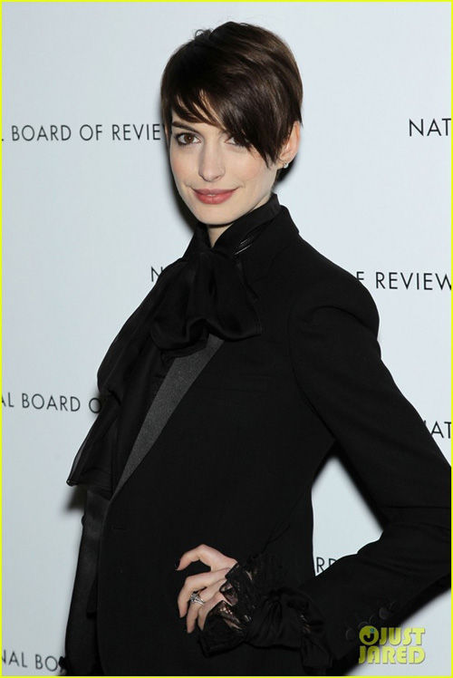 Anne Hathaway Yeni Kısa Saç Kesimi 2013