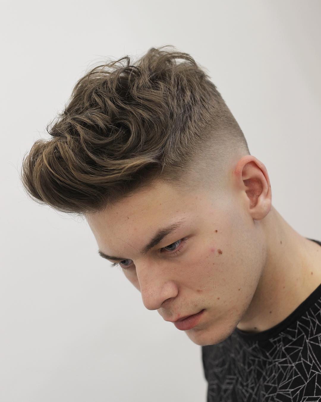 raduvitca mid fade közepes frizura vastag hajra hullámos hajra