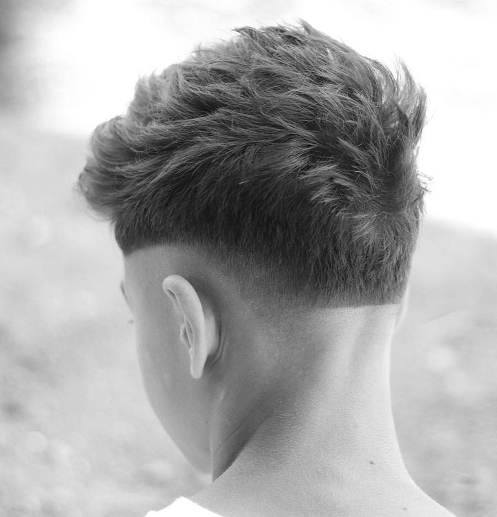 Kult kort hårklipp for menn med korte teksturer og lav fade