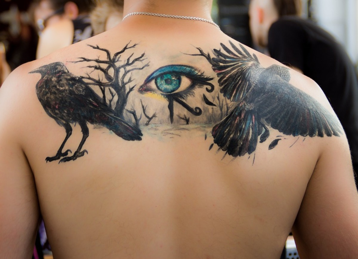 holló-tetoválás-és-jelentése-holló-tetoválás-tervek-és-ötletek-holló-tetoválás-képek