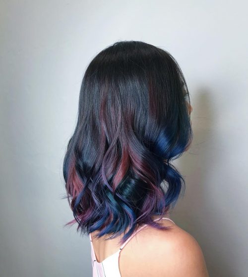 Červené, fialové a modré vlasy