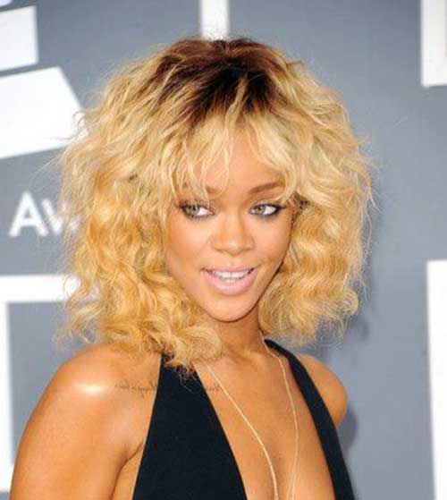 Rihanna krøllete hår