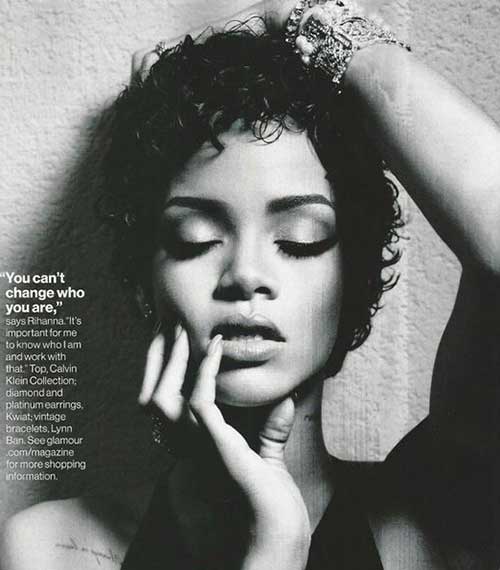 Rihanna lyhyet kiharat hiukset-6