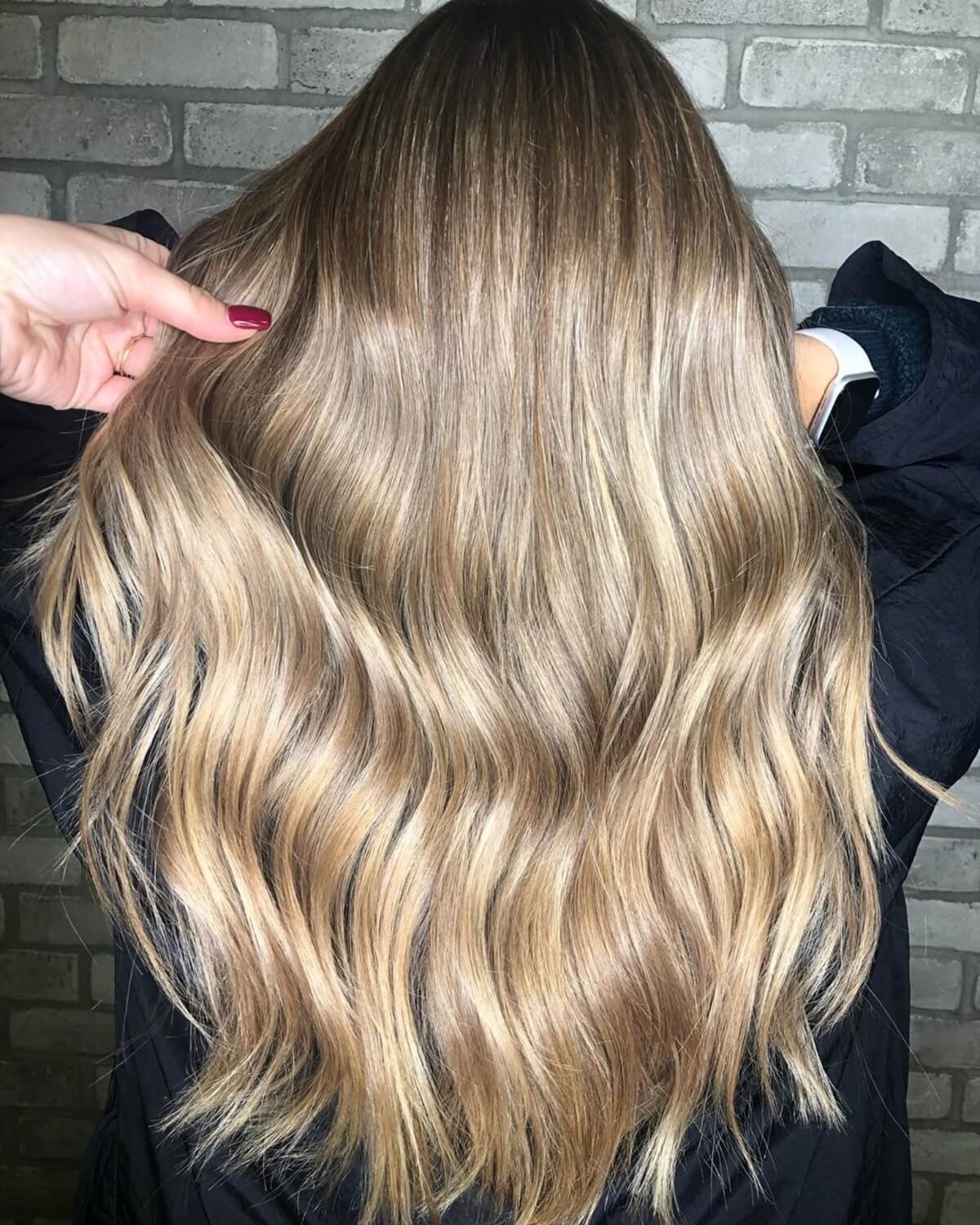 Dalgalı Uçlu Kumlu Bronde Balayaj