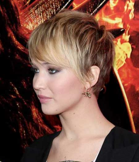 Krátký blond Pixie účes 2015