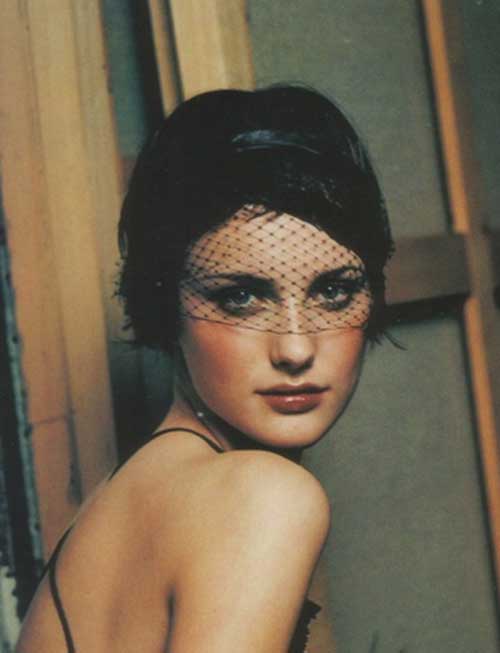 Az 1960 -as évek frizurája nőknek fejpánttal