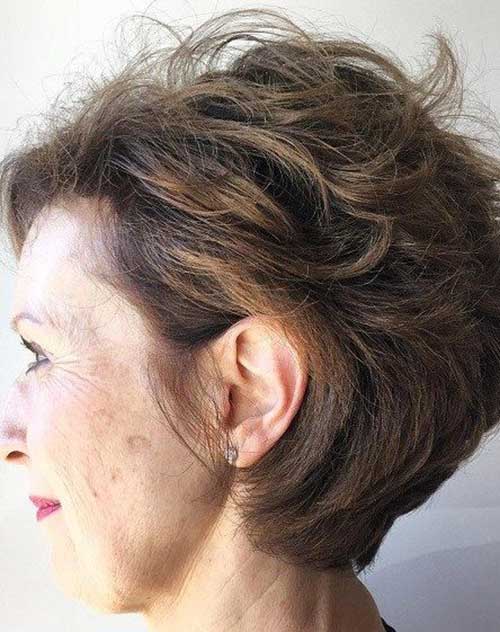 Rövid hajvágás 50-7 év feletti nőknek