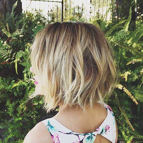 Lauren Conrad stílusú hullámos rövid hajvágás