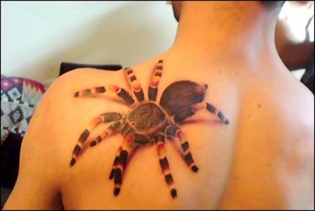 Realistické tetování pavouka Tarantule na zádech