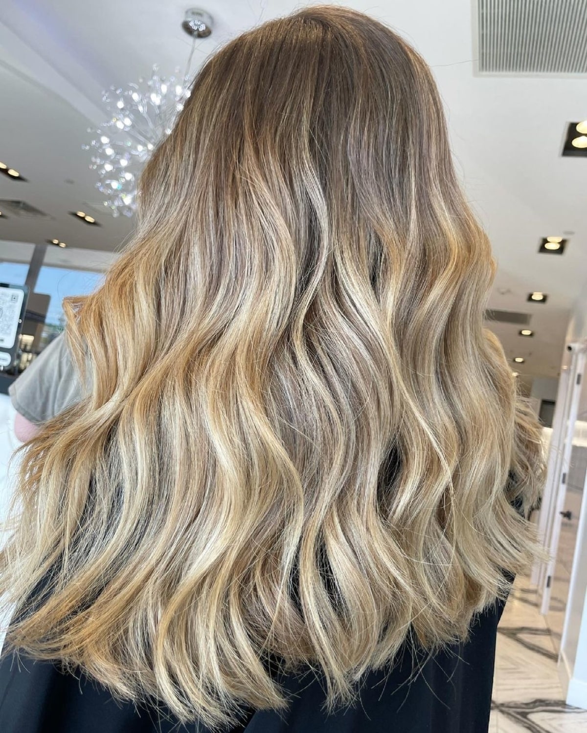 Auringon suudellut balayage-kohokohdat