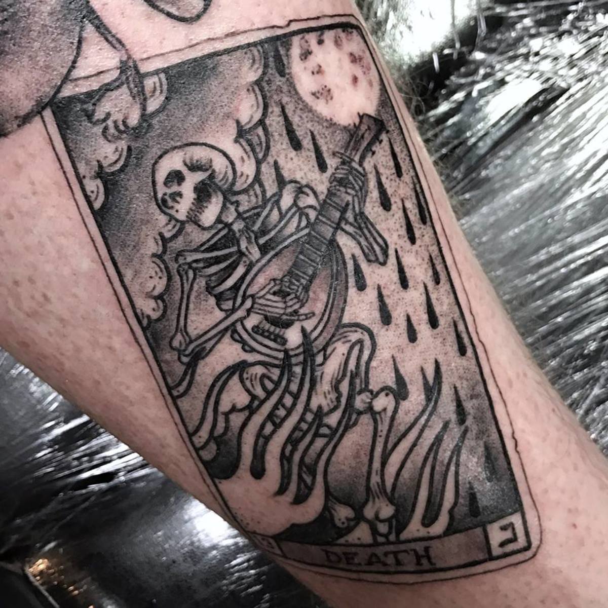 & apos; Kom og bli med på drapets Death tarot -tatovering av Hash på Northsidetattooz.