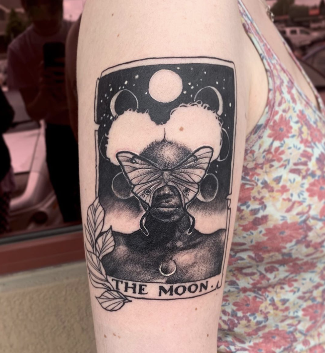 Månen av Liz Pavlicek @lizpavtattoos, Magic City Tattoo i Minot, ND