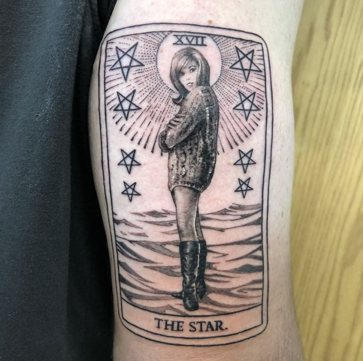 En unik tolkning av Star -kortet med Nancy Sinatra i hovedrollen av @seth_ramsey_