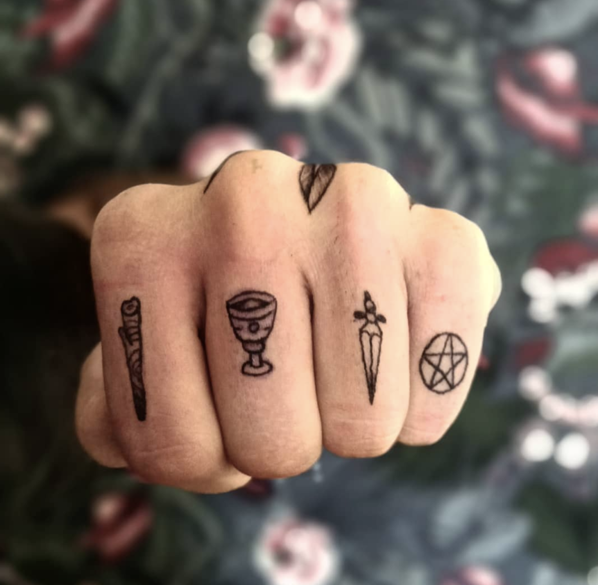 Tarot, Belgrad, Sırbistan'daki InOcculto Tattoo'da @inocculto Dorćol Platz tarafından dövmeye yakışır.