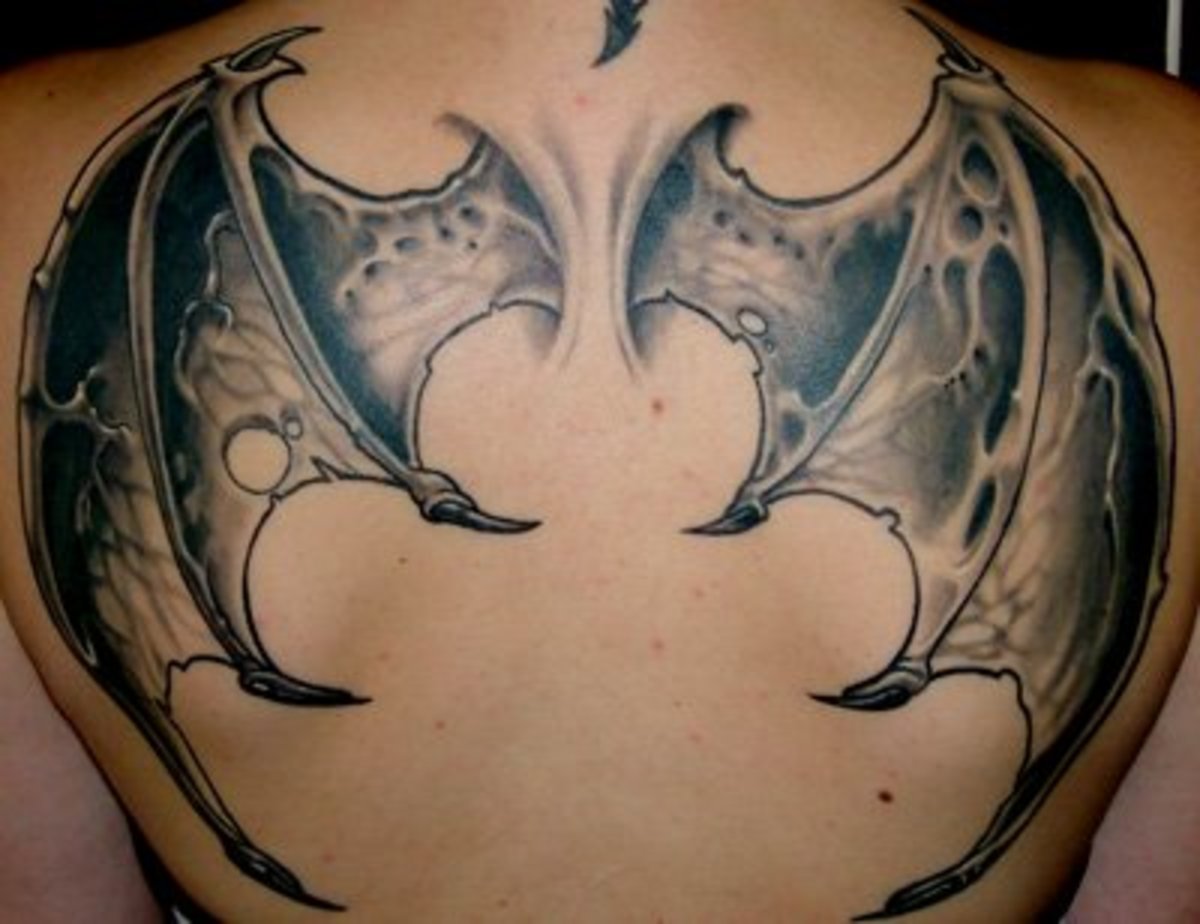 Denevér-szerű szárny tetoválás