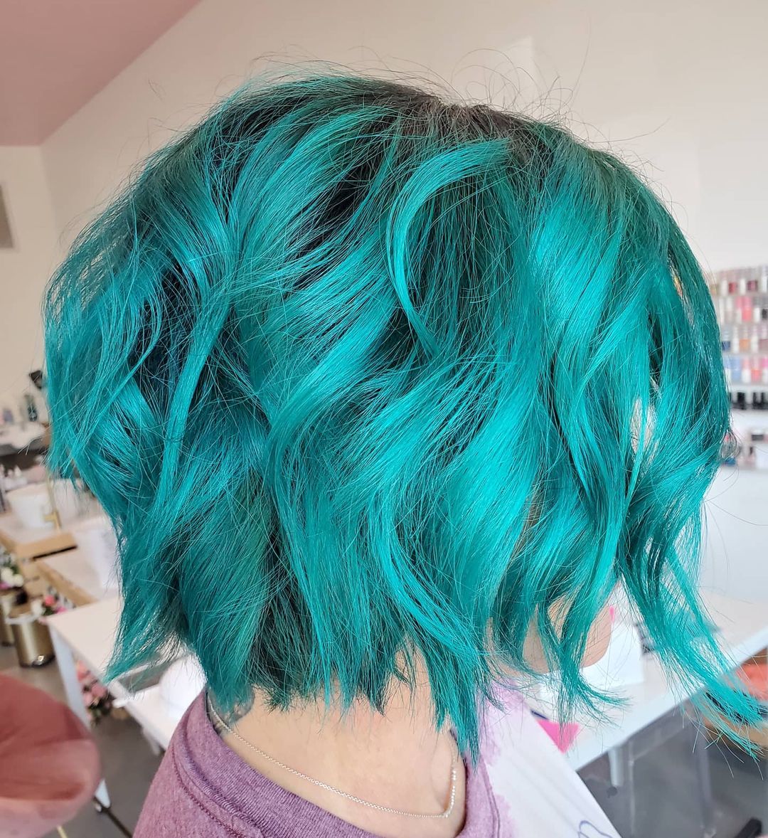 Lyhyet sinivihreät hiukset