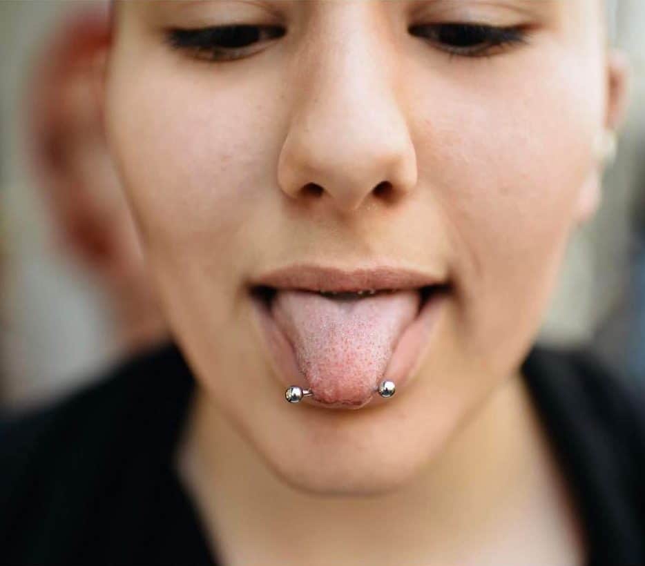 nyelv piercing