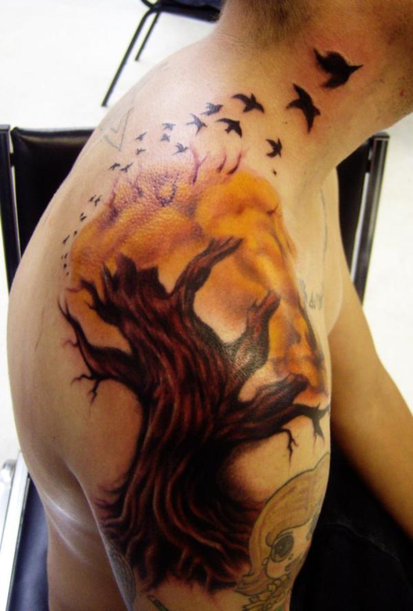 Fa tetoválás madarak nyájával
