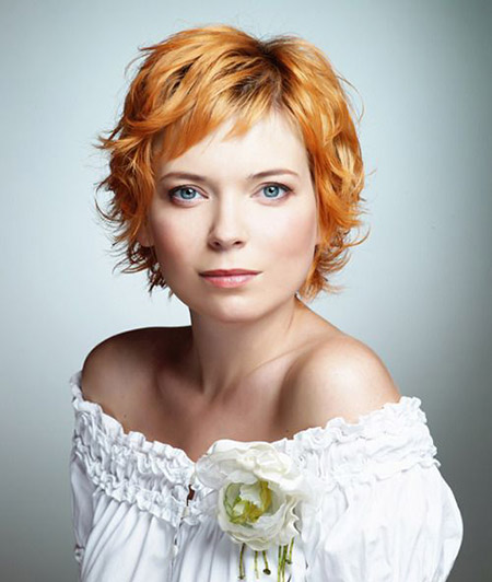 Úžasný střih Pixie s Jagged Bangs