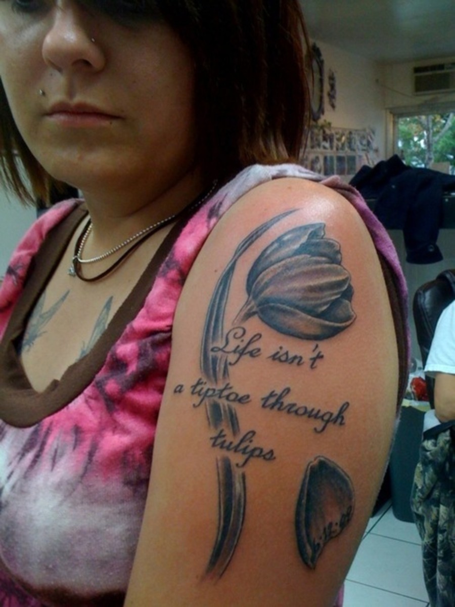 tetování na paži, které říká: