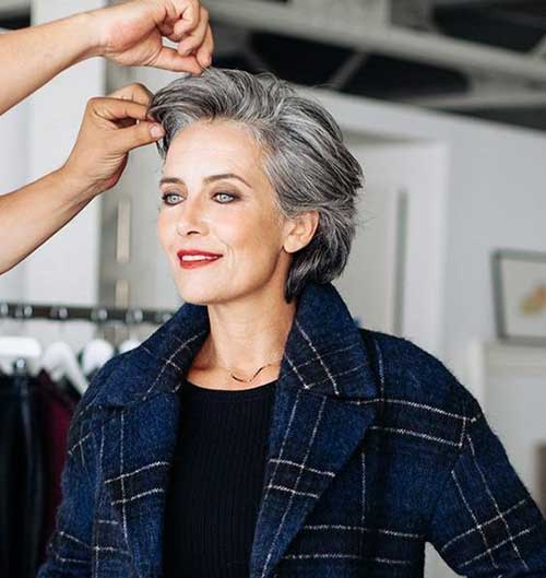 Yaşlı Kadınlar için Kısa Saç Kesimi-11