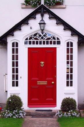 Portes d'entrée pour une maison de campagne